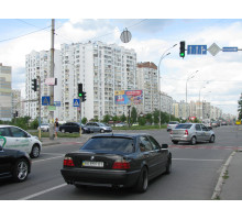 Ахматової вул. на розподільчій смузі / Григоренка пр. у напрямку вул. Тростянецька
